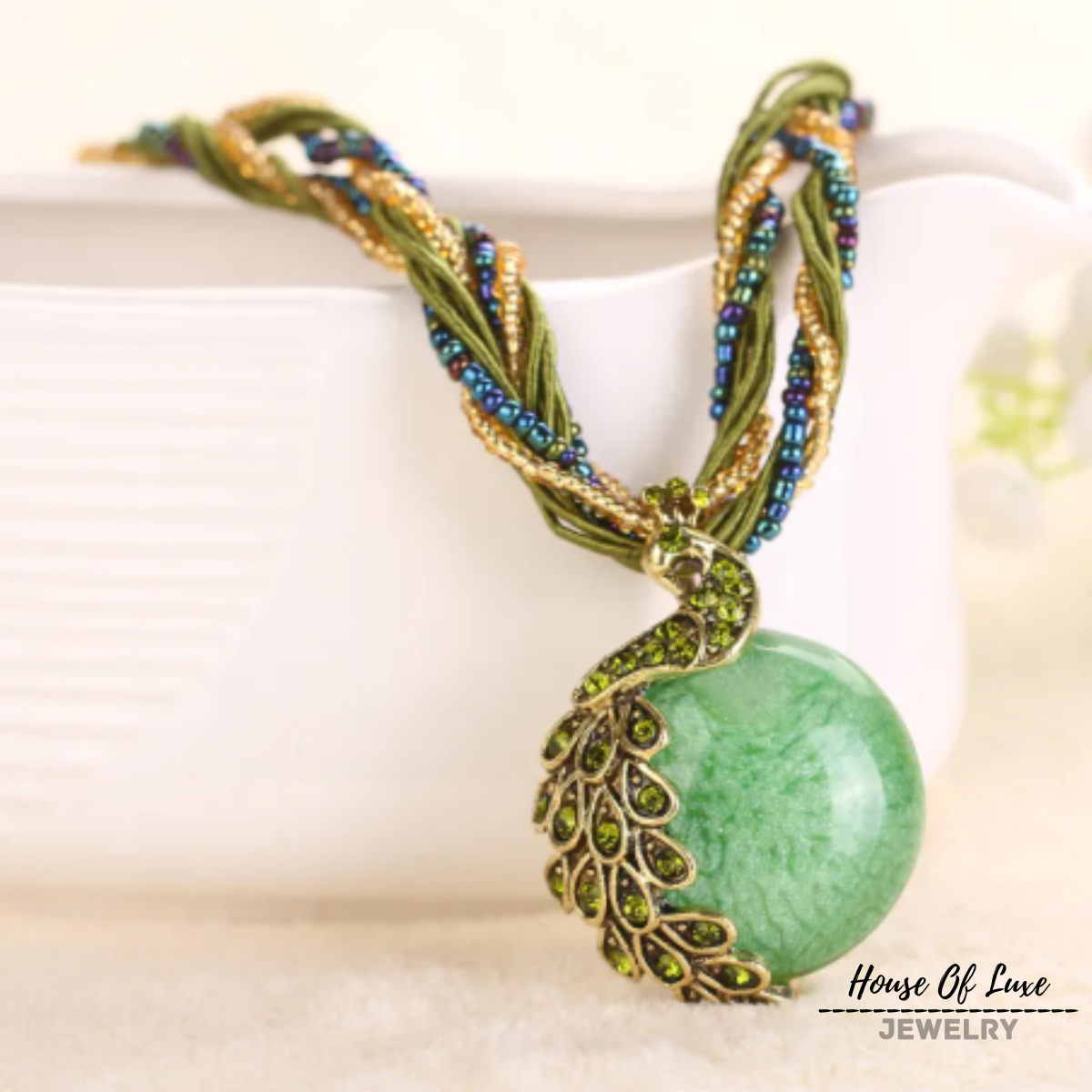 DAZZLING GREEN SPHERE NECKLACE