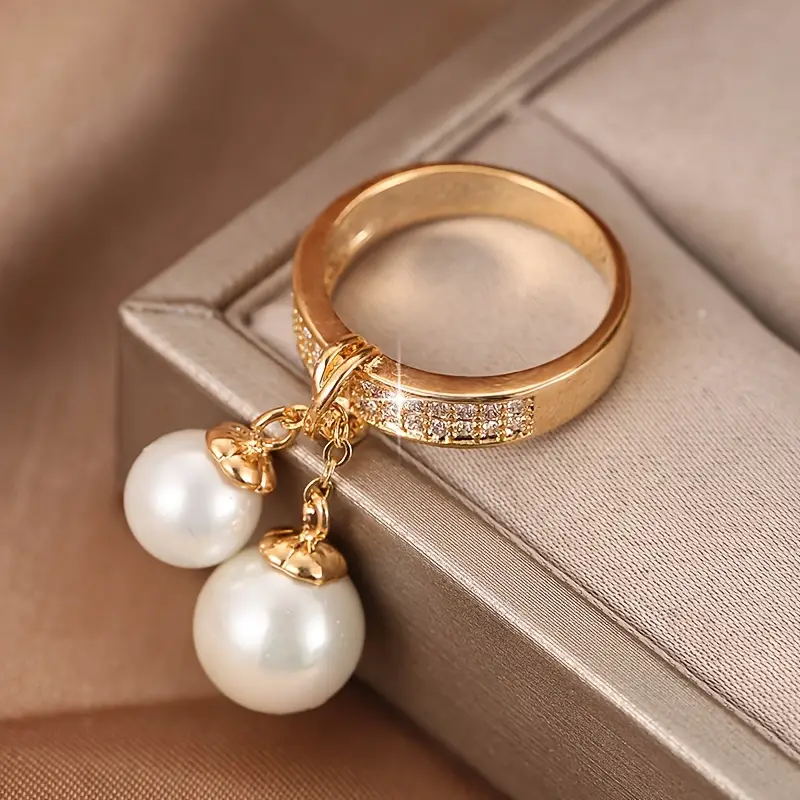 Dangling Pearl Bright Earrings